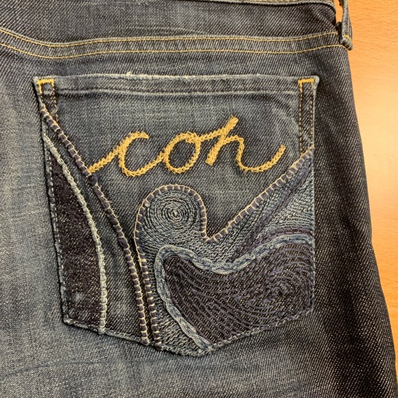 COH | Bootcut Jeans with one-of-a-kind pockets - Picture 6 of 7